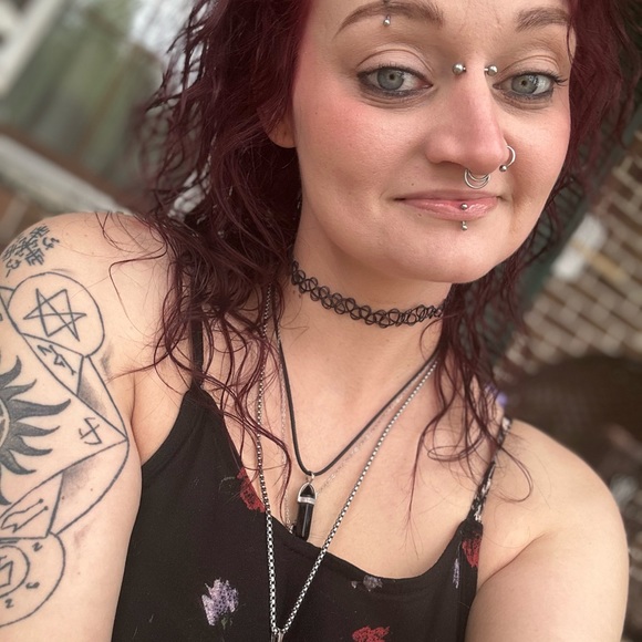 Meet your Posher, Kayla - Picture 4 of 5